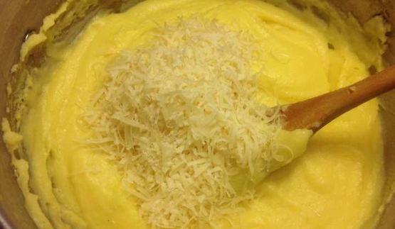 полента с сыром и помидорами