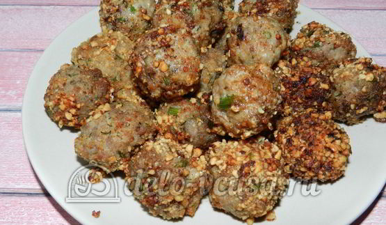 полента с тефтелями