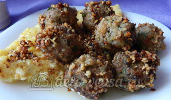 полента с тефтелями