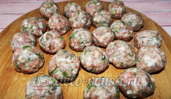 полента с тефтелями