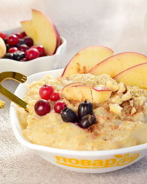 Датская овсянка с кусочками фруктов
