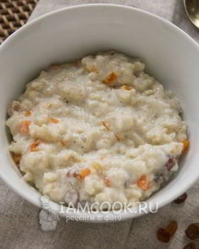 Овсяная каша на молоке с тыквой и изюмом