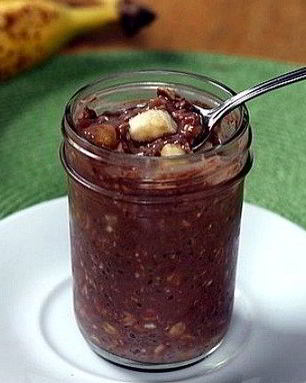 Овсянка в банке с бананом и какао