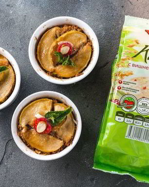 Запеченная овсяная каша с яблоками и орехами