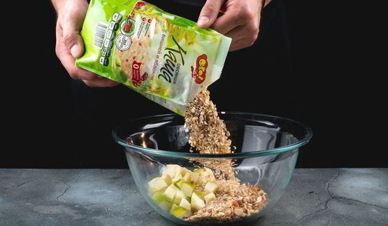 запеченная овсяная каша с яблоками и орехами