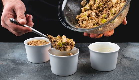 запеченная овсяная каша с яблоками и орехами