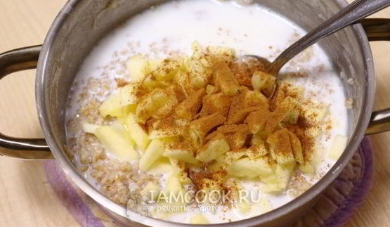 пшеничная каша с яблоками