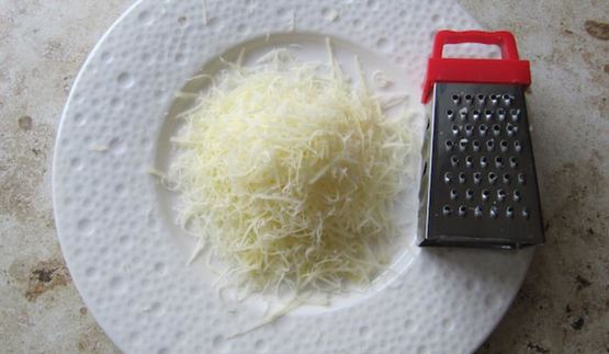 сытная злаковая каша с яйцом и беконом