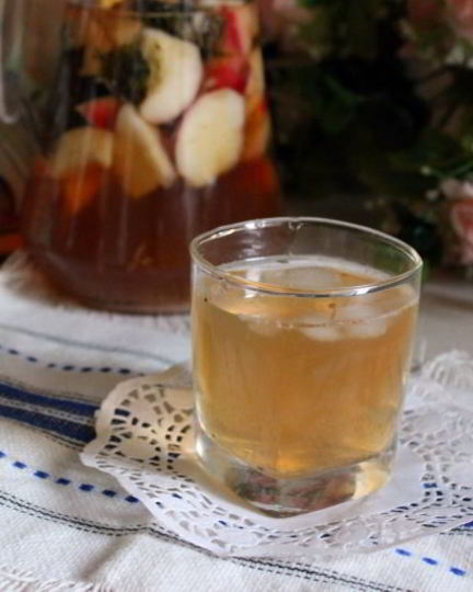 Рецепт холодного чая с персиками, нектаринами и мятой