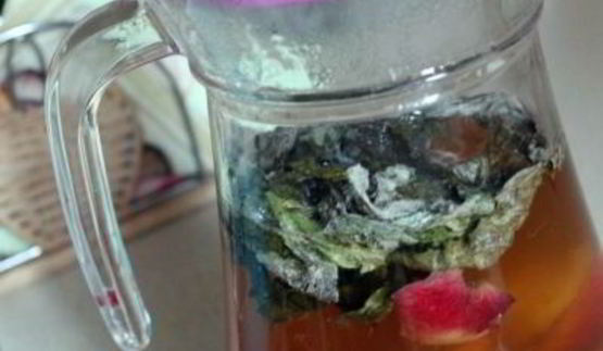 холодный чай с персиками, нектаринами и мятой