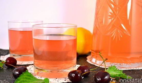 холодный зеленый чай с черешней, красной смородиной, корицей и мятой