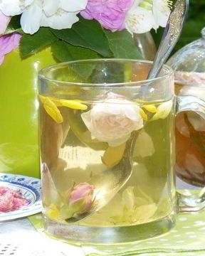 Летний цветочный чай для подруг