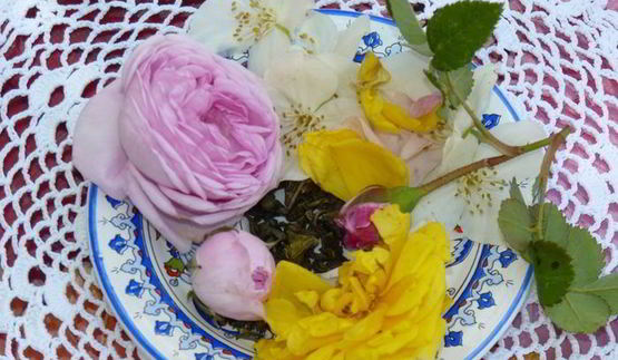 летний цветочный чай для подруг