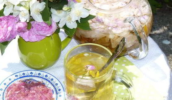 летний цветочный чай для подруг