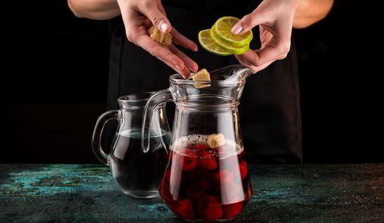 освежающий чай с малиной