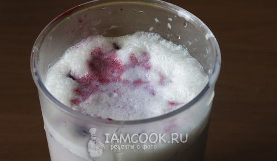 чернично-ежевичный коктейль