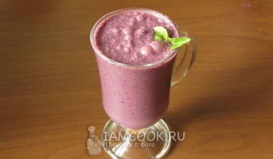 чернично-ежевичный коктейль