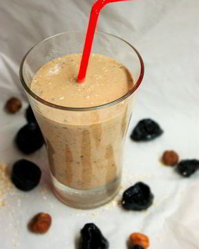 Кефирный коктейль с отрубями и черносливом