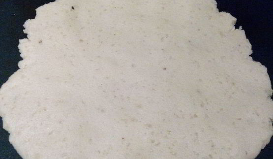 фиалковый кофе в сладкой кружке