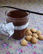 Горячий шоколад со вкусом ванили и кофе