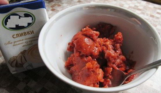 кофе глясе с клубничным сорбе