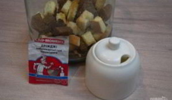 квас из дрожжей и сахара