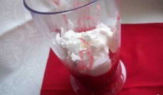 молочный коктейль с клубникой