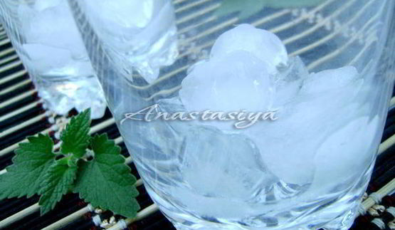 охлаждающий напиток с мятой и лимоном