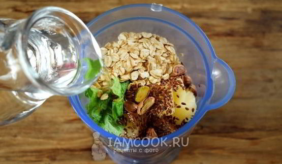 ананасово-мятный смузи с фисташками