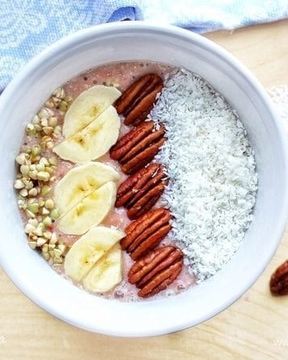 Бананово-клубничный смузи-боул