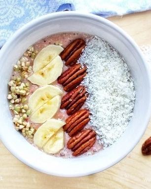 Бананово-клубничный смузи-боул