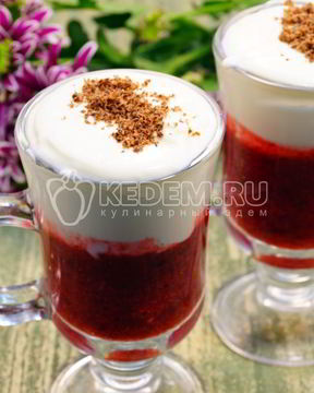 Брусничный смузи со сливками