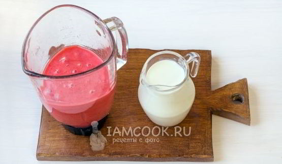 клубнично-банановый смузи