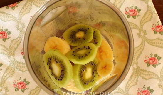 смузи с киви, бананом и молоком