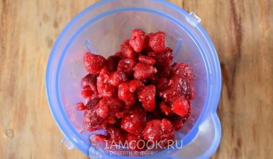 смузи с малиной и красным апельсином