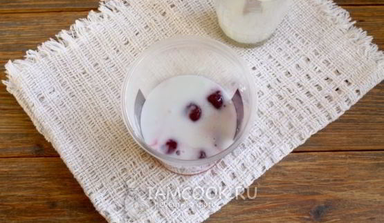 смузи с творогом, вишней и какао