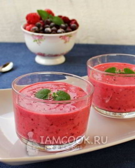 Рецепт смузей с ягодами, имбирем и овсянкой