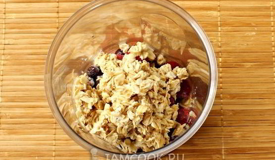 смузи с ягодами, имбирем и овсянкой