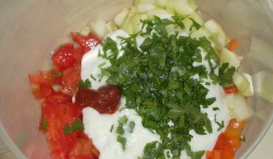 томатно-огуречный смузи с петрушкой