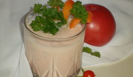 томатно-огуречный смузи с петрушкой