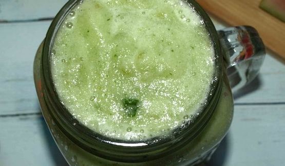 яблочный смузи с кабачком и сельдереем