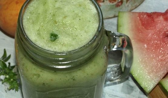 яблочный смузи с кабачком и сельдереем