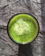 Зеленый смузи со шпинатом и киви