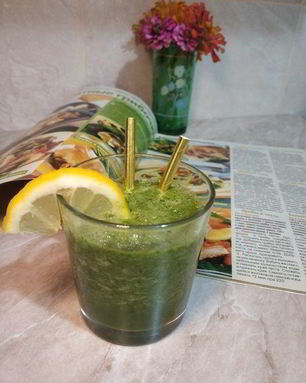 Зеленый утренний смузи с капустой кейл