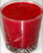 Витаминный напиток из свеклы, манго и помидор