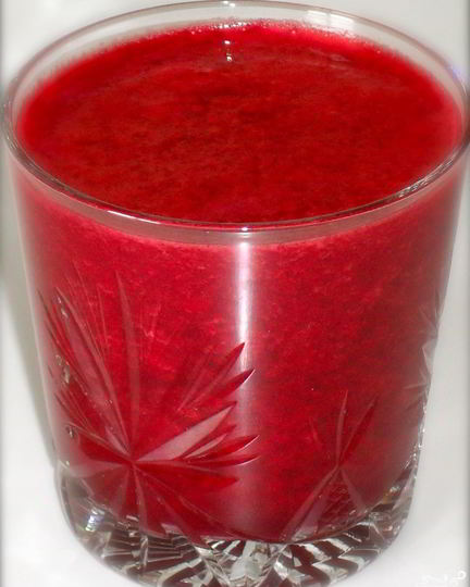 Рецепт витаминного напитка из свеклы, манго и помидор