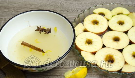 яблоки в сиропе с пряностями