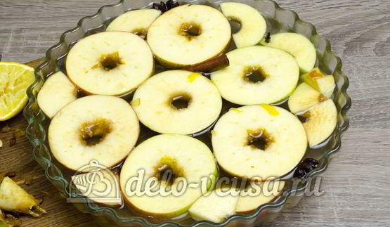 яблоки в сиропе с пряностями