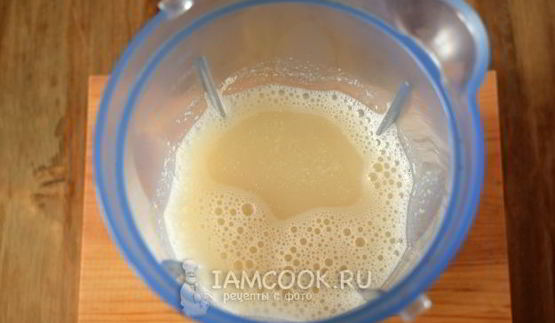 зеленый коктейль с арахисовой пастой