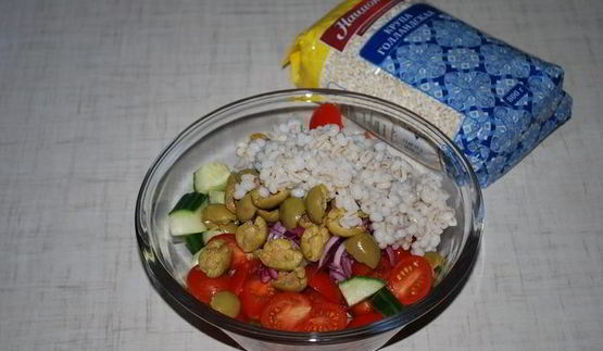 греческий салат с перловкой